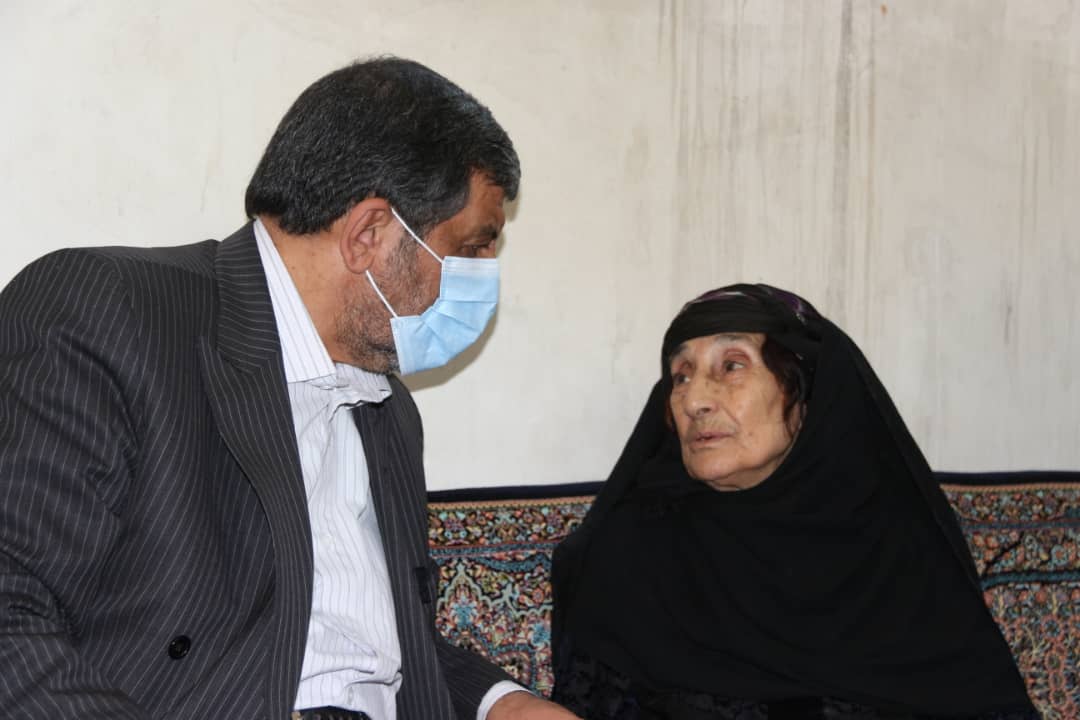 دیدار  وزیر میراث‌فرهنگی با دو خانواده شهید قلندریان و احمدی